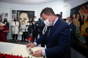 García-Page anuncia nueva iluminación para los molinos de Criptana y avanza que la gastronomía centrará la participación de Castilla-La Mancha en Fitur 2022