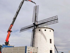 El molino Cariari de Campo de Criptana luce desde hoy nuevas aspas y eje en sustitución de los dañados en agosto