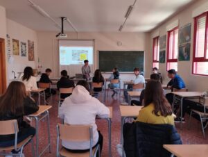 La Asociación Luz de la Mancha imparte unas charlas en los institutos de Quintanar de la Orden