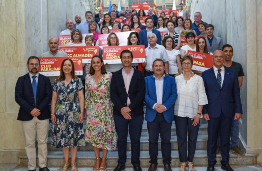 Entregan los cheques económicos a 18 asociaciones sin ánimo de lucro de lo recaudado en La Cultura del Vino