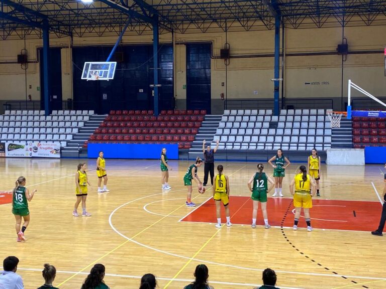 Victoria del senior femenino en Ciudad Real y del equipo Junior Zonal en su debut liguero