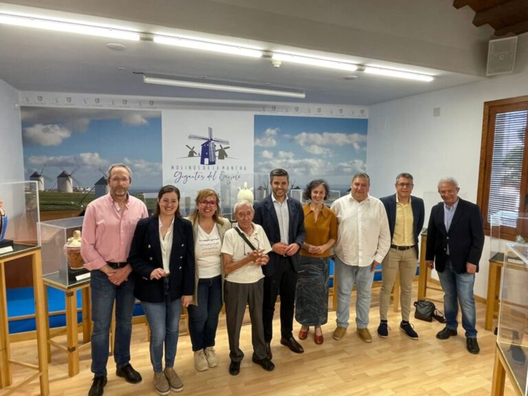 El Gobierno Regional inaugura la Exposición ‘La piel del agua’ en Campo de Criptana, ensalzando el poder creativo de 40 artistas