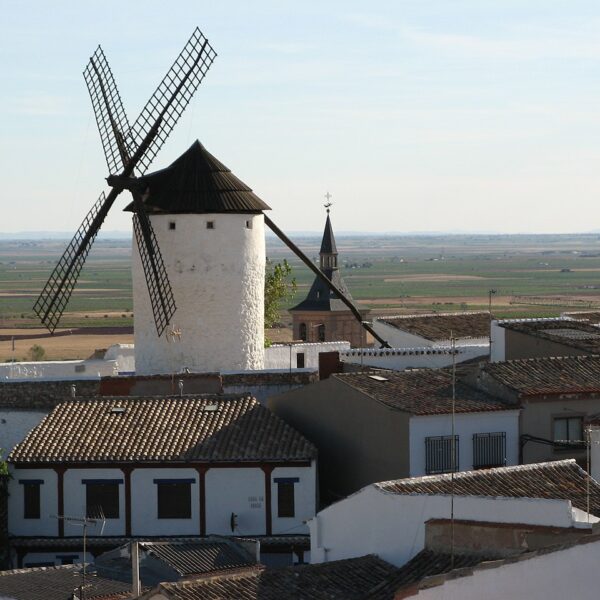 Campo de Criptana Celebra su Gala de Educación Reconociendo la Excelencia Académica y el Compromiso Docente