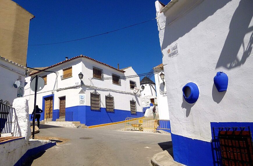 Campo de Criptana Rinde Homenaje a Lola Madrid con una Calle en Su Nombre