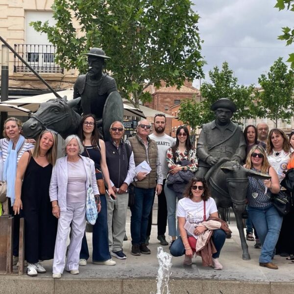 De Piera (Barcelona) a la Mancha: algunos de los “quijotes” que escribieron el manuscrito más grande del mundo regresan a sus raíces… ¡Treinta años después!
