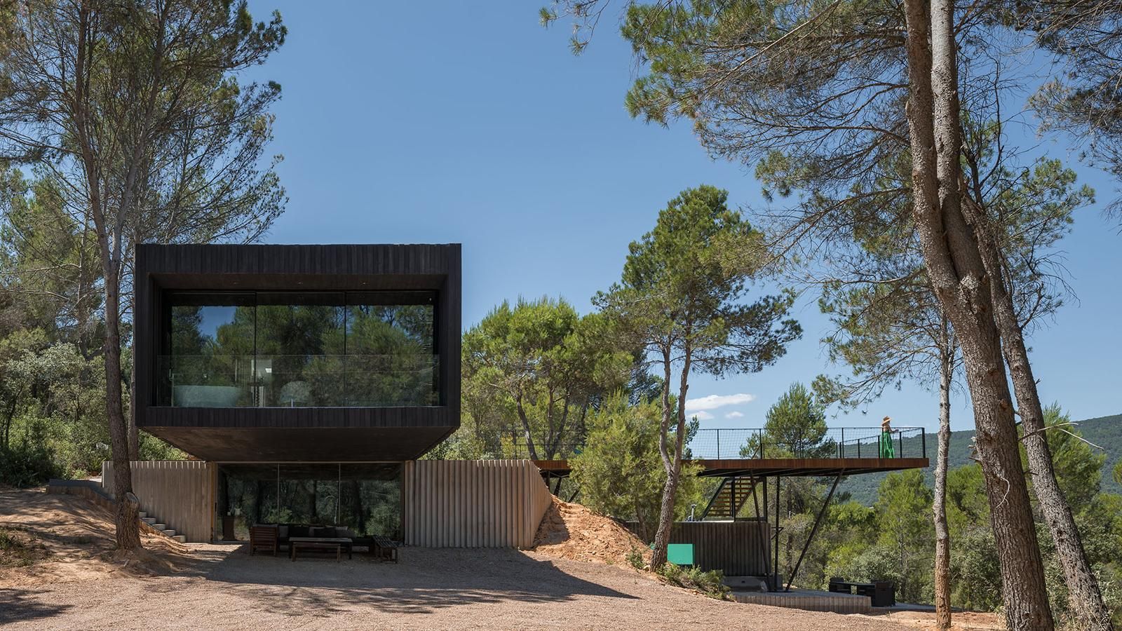 La Casa Embarcadero: Armonía Natural entre Arquitectura y Paisaje